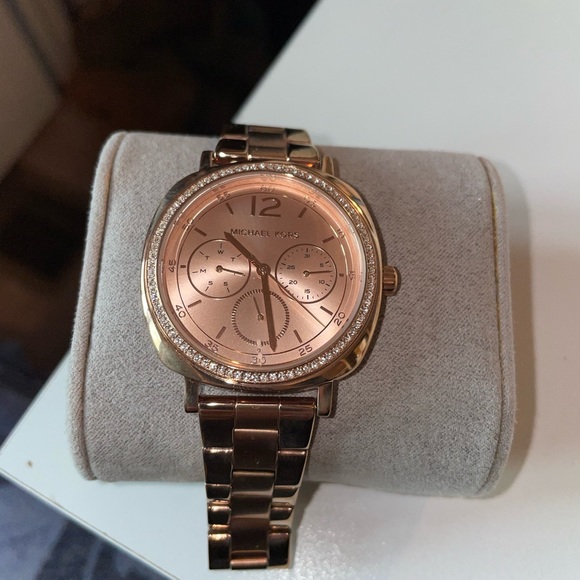 Rose gold michael kors watch - Picture 2 of 2